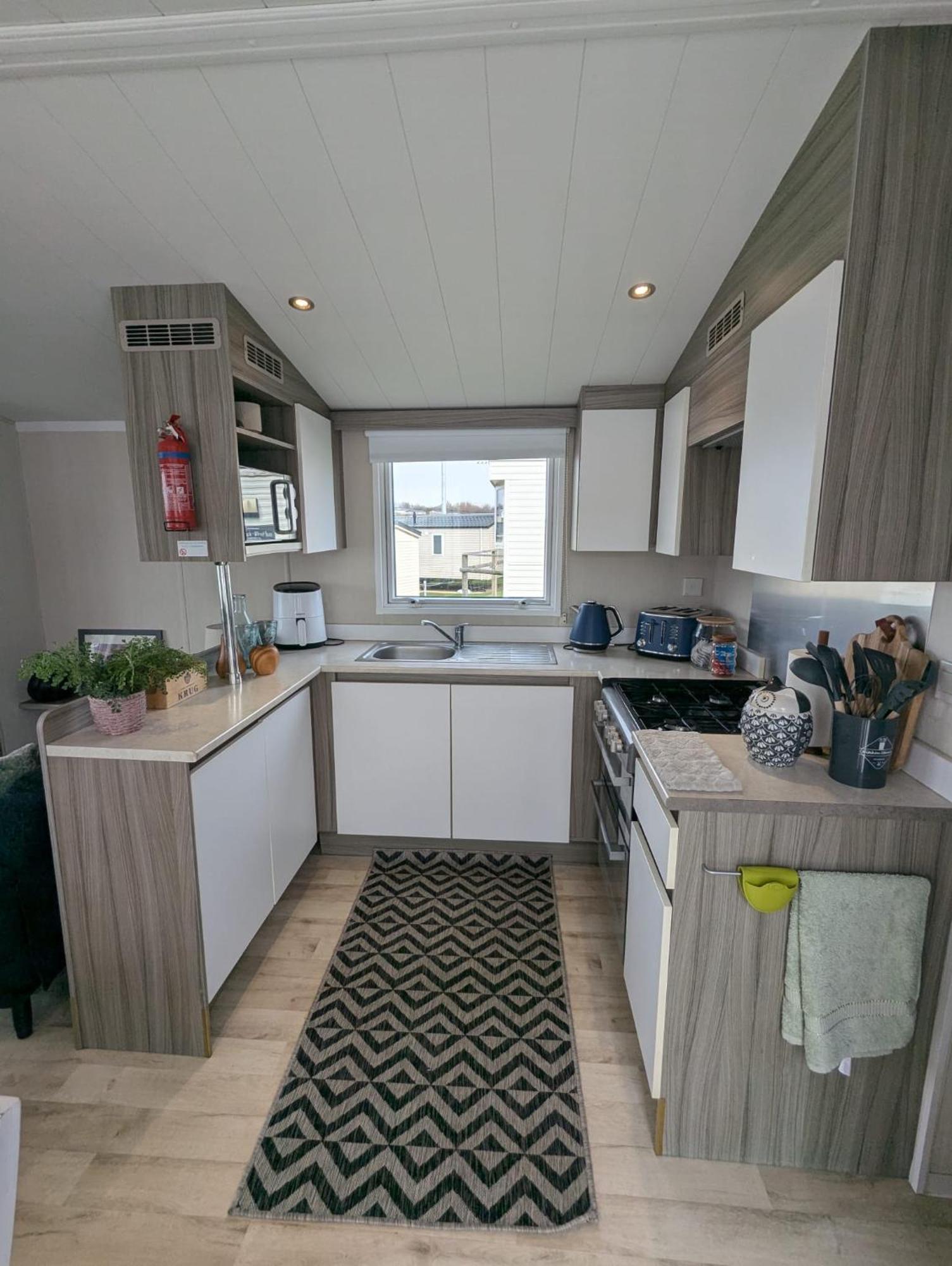 Beautifully Presented Dog Friendly Caravan On Very Popular Littlesea Holiday Haven Park Weymouth Wyke Regis 외부 사진