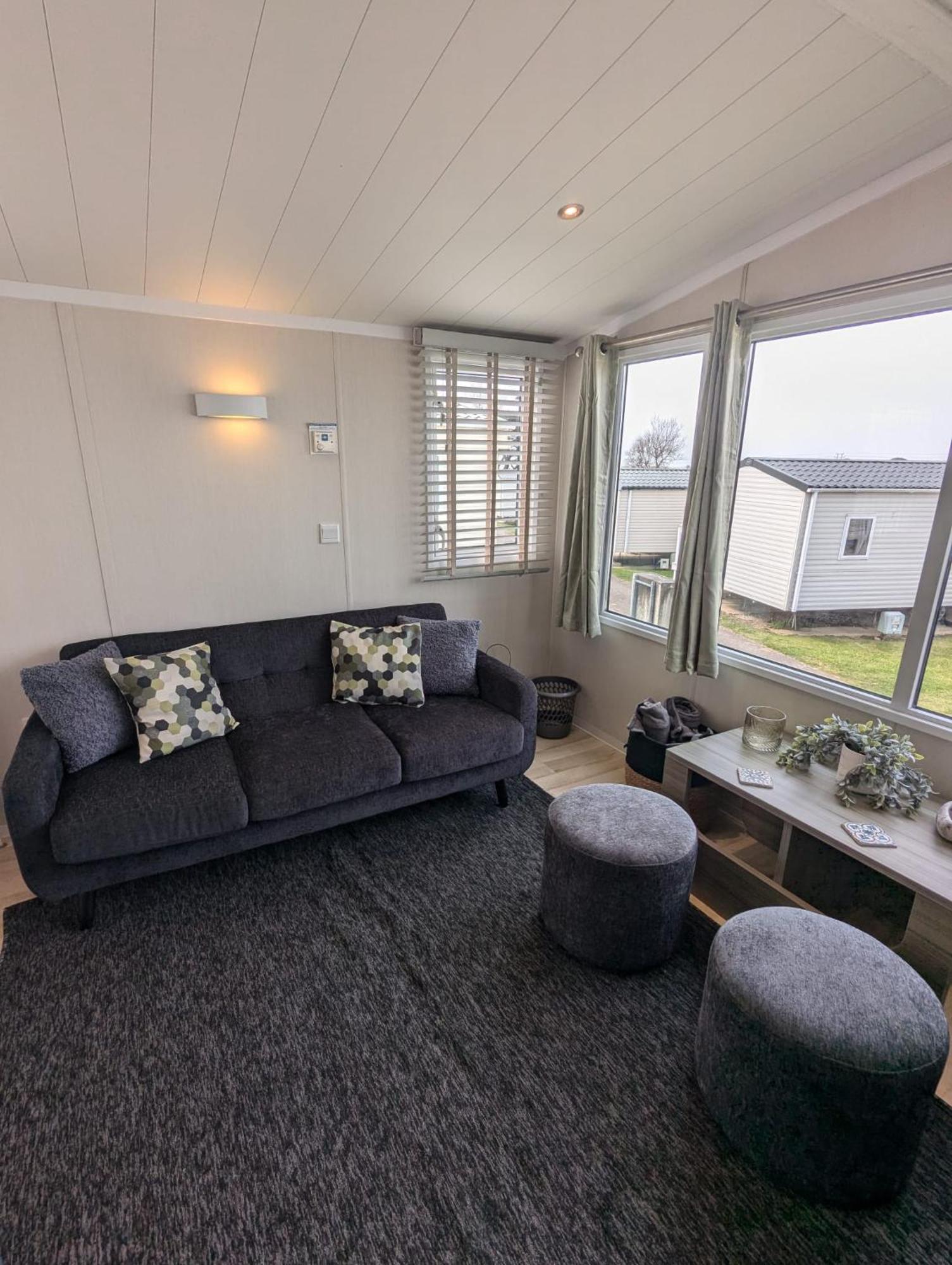 Beautifully Presented Dog Friendly Caravan On Very Popular Littlesea Holiday Haven Park Weymouth Wyke Regis 외부 사진