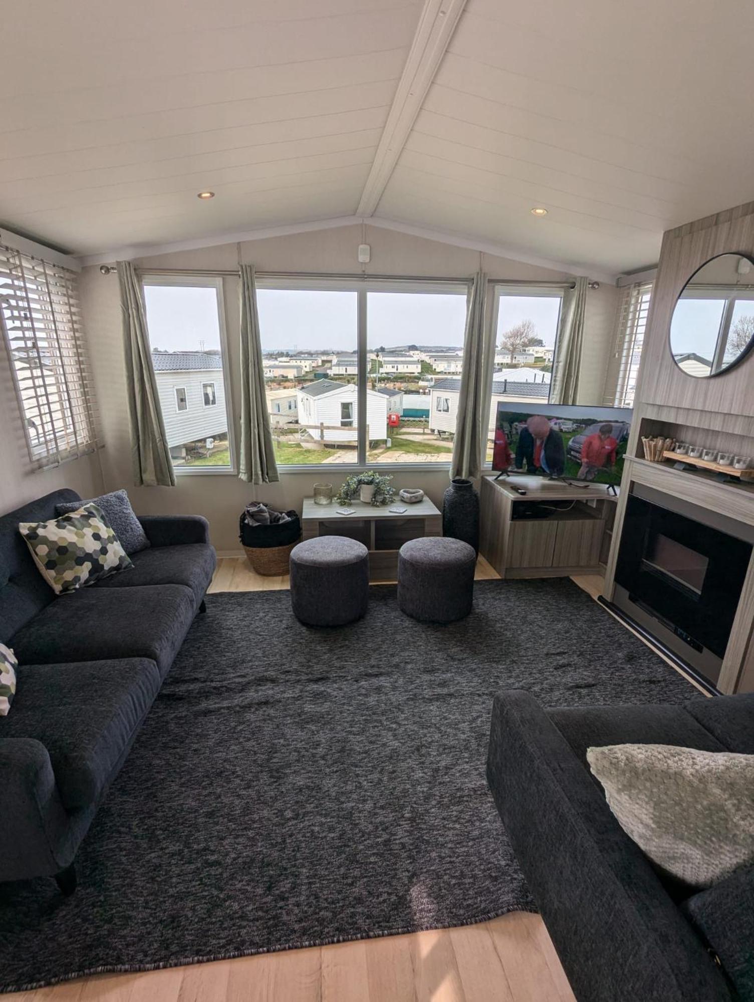 Beautifully Presented Dog Friendly Caravan On Very Popular Littlesea Holiday Haven Park Weymouth Wyke Regis 외부 사진
