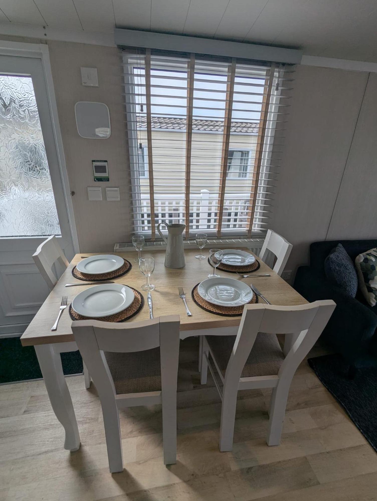Beautifully Presented Dog Friendly Caravan On Very Popular Littlesea Holiday Haven Park Weymouth Wyke Regis 외부 사진