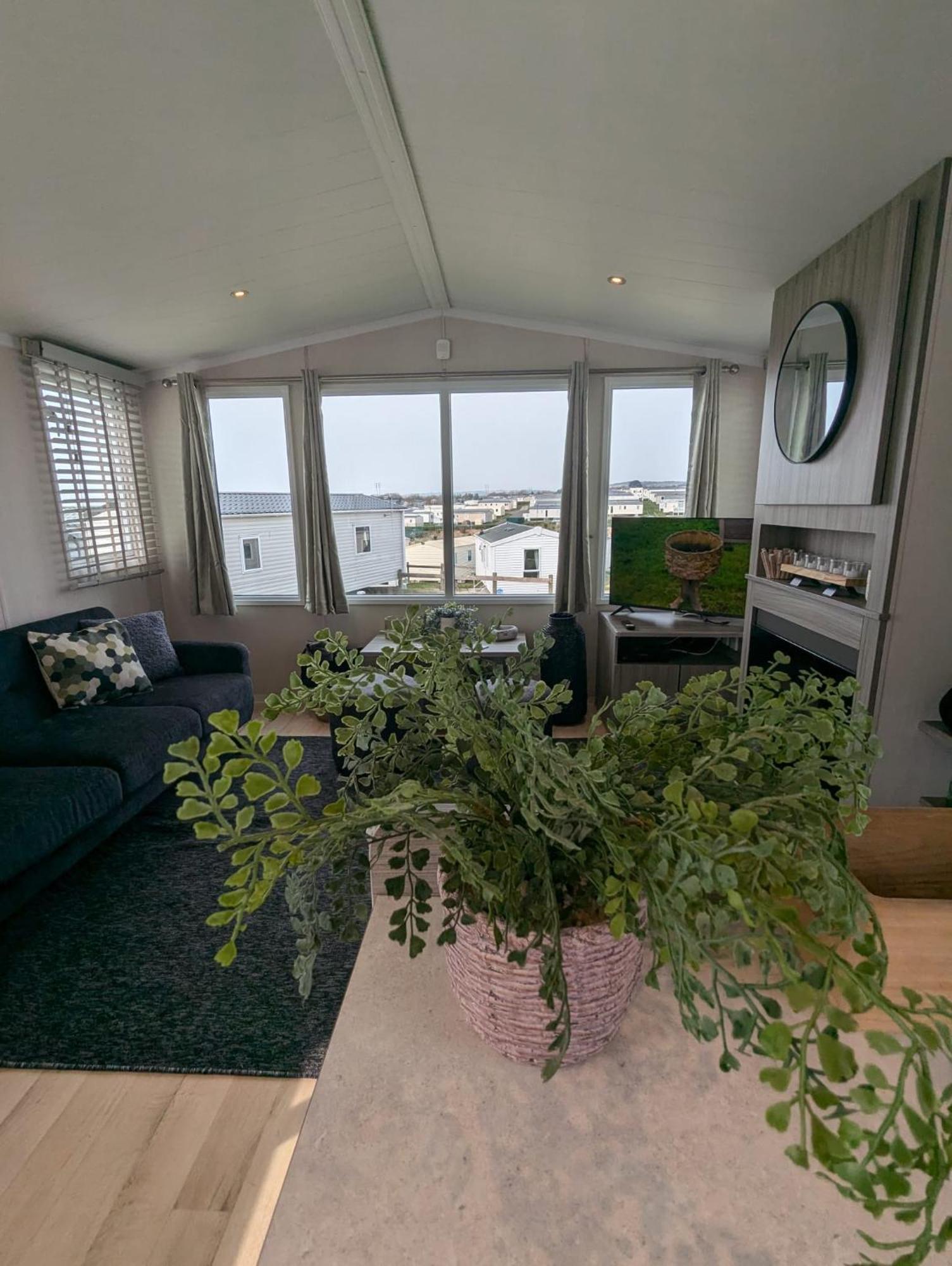 Beautifully Presented Dog Friendly Caravan On Very Popular Littlesea Holiday Haven Park Weymouth Wyke Regis 외부 사진